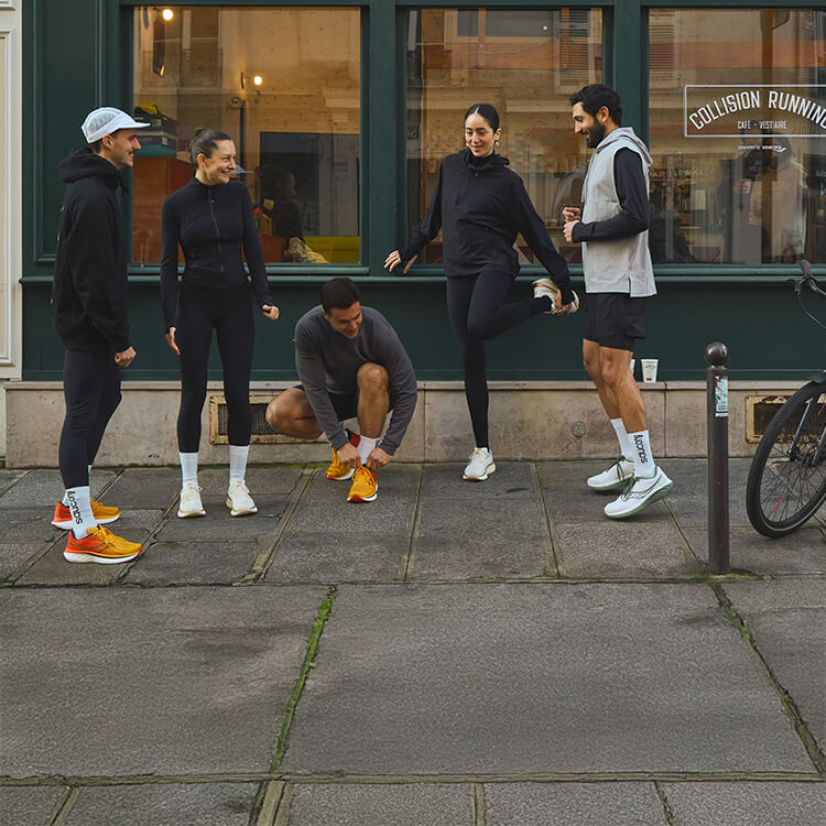 Gruppo di persone che si è riunito per correre
